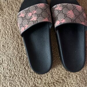 Gucci  Slides size 8